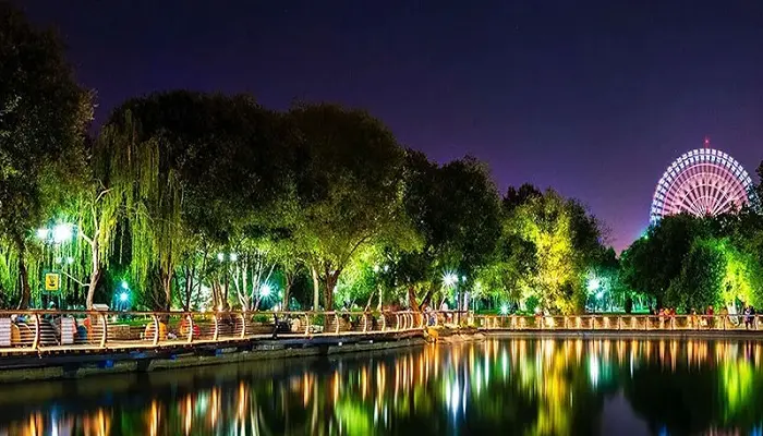 نمای شب پارک ملت مشهد