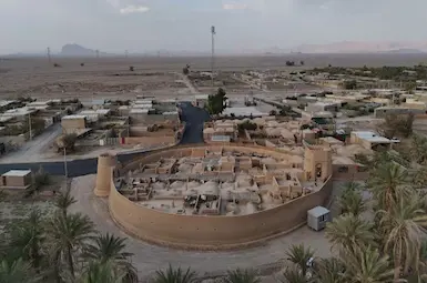 اقامتگاه بوم گردی بوم قلعه آریز بافق