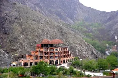هتل بزرگ کوهستان بیرجند