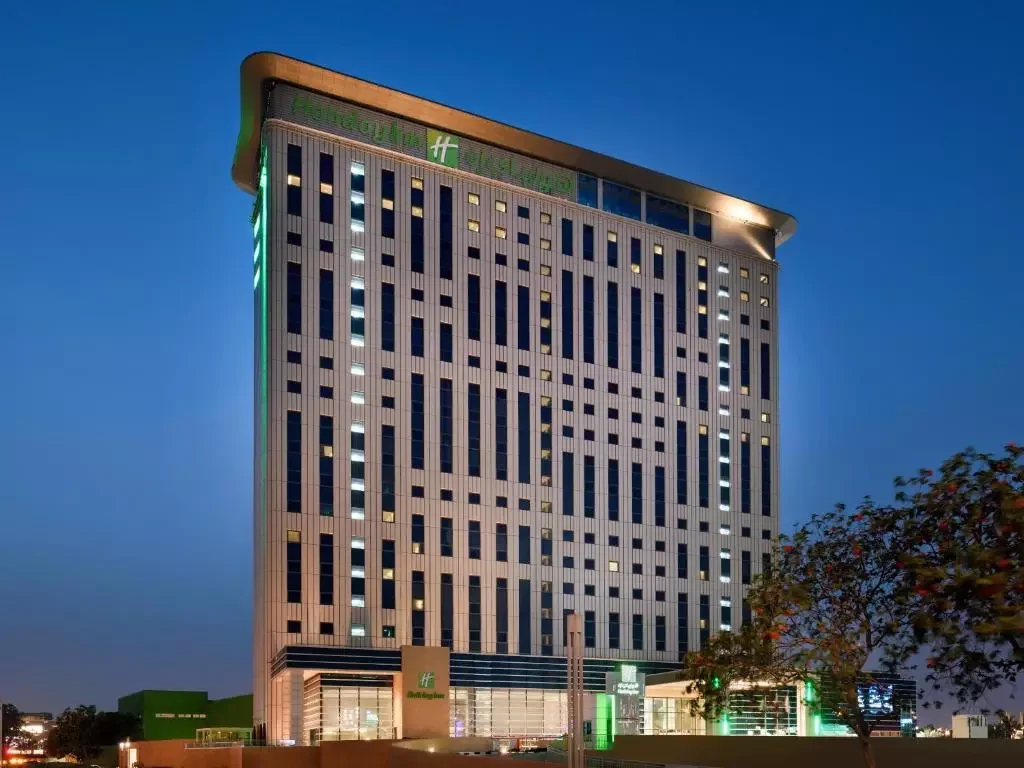هالیدی فستیوال سیتی(Holiday Inn & Suites)