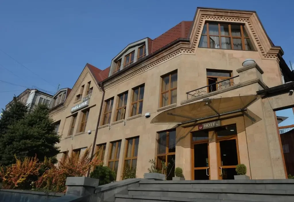 دلوکس(Yerevan Deluxe)