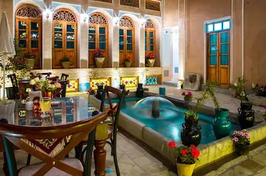 اقامتگاه سنتی عمارت طاووسیه اصفهان