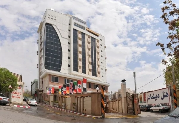 دیپلمات