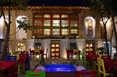 أماكن الإقامة السياحية البيئية عمارت هفت رنگ شیراز